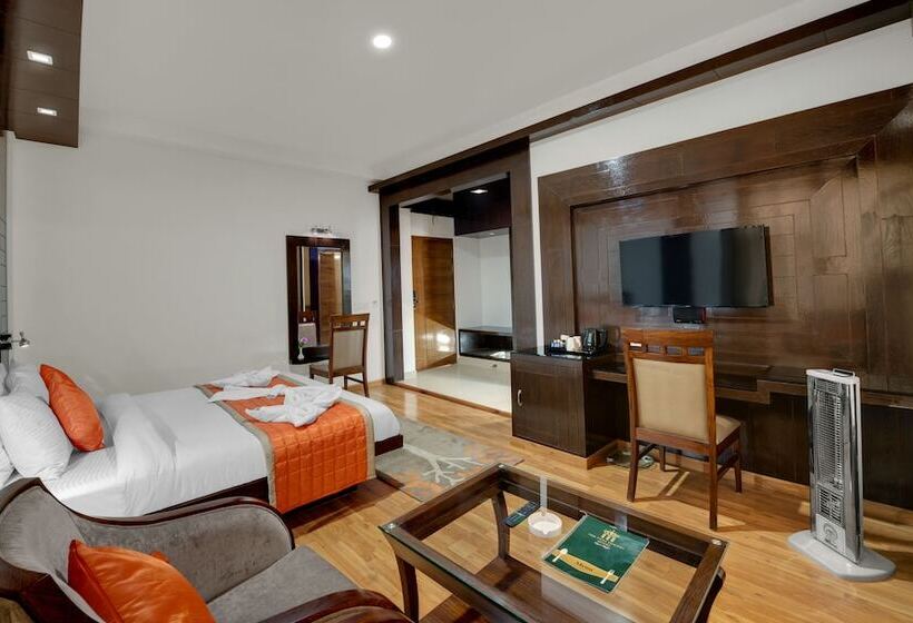 The Twin Towers Hotel New Kufri