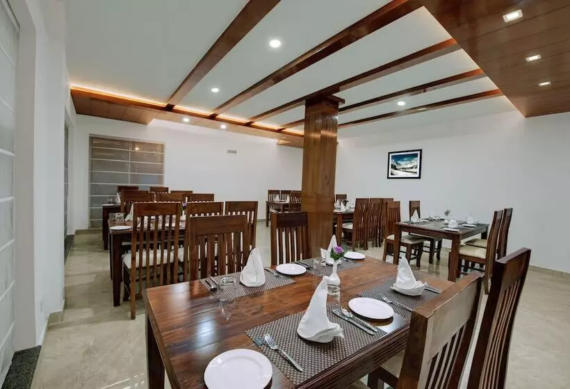 The Twin Towers Hotel New Kufri