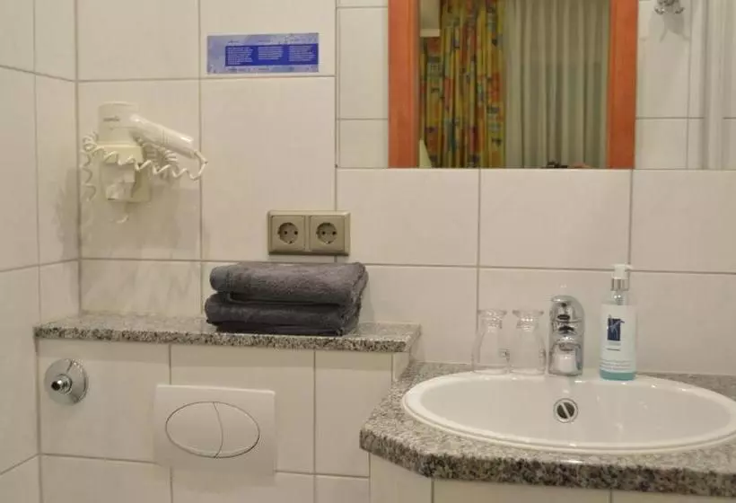 هتل Abant Frankfurt Obertshausen