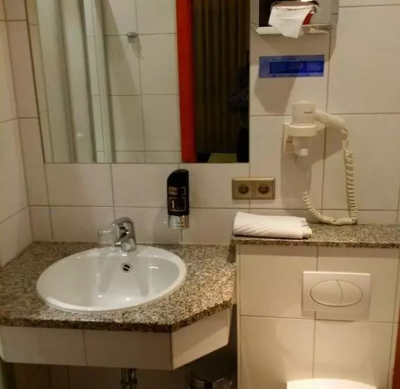 هتل Abant Frankfurt Obertshausen