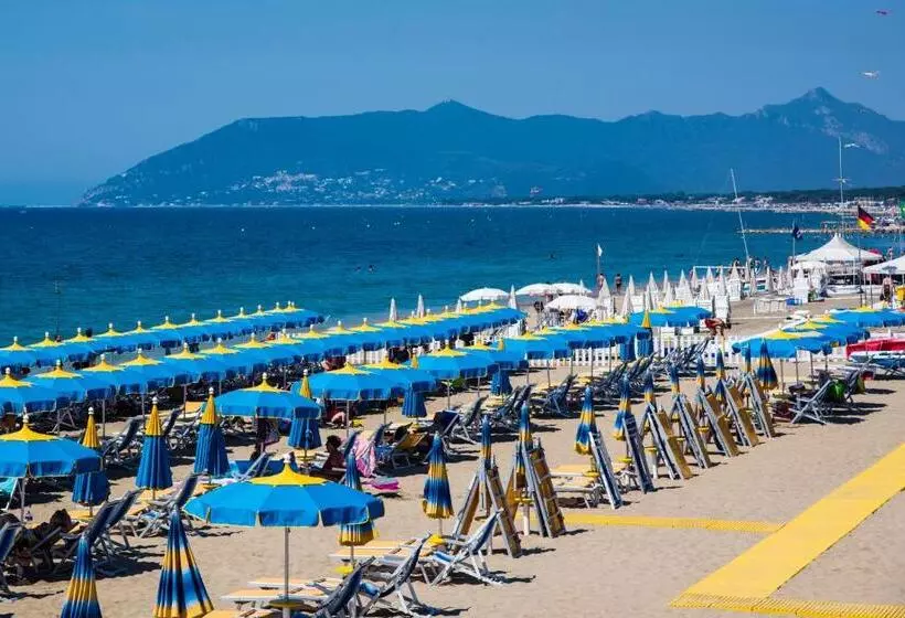 هتل Ristorante Meson Feliz