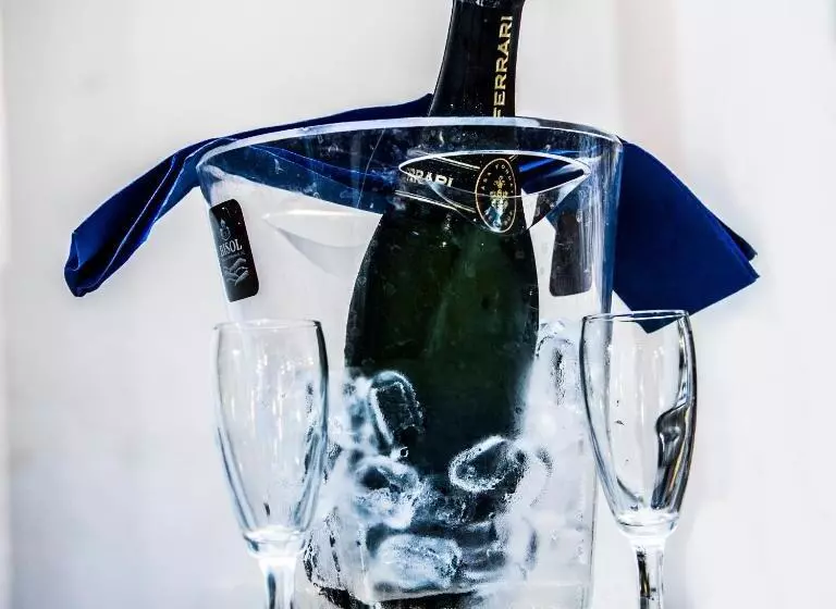 هتل Ristorante Meson Feliz