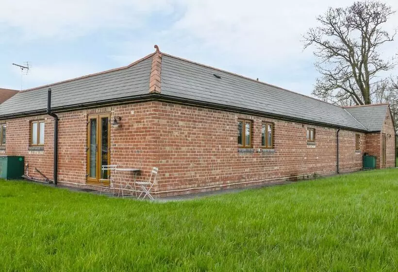 Acorn Cottage 2