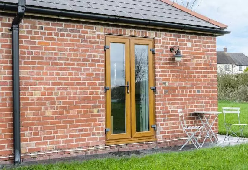 Acorn Cottage 2