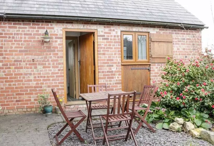 Acorn Cottage 2