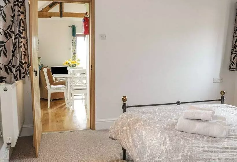 Acorn Cottage 2
