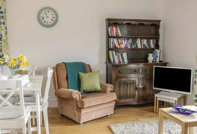 Acorn Cottage 2