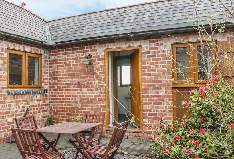 Acorn Cottage 2