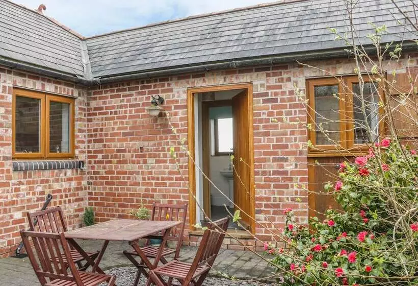 Acorn Cottage 2