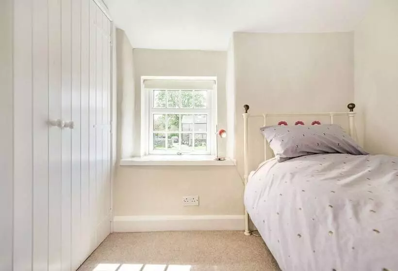 Bumble Cottage