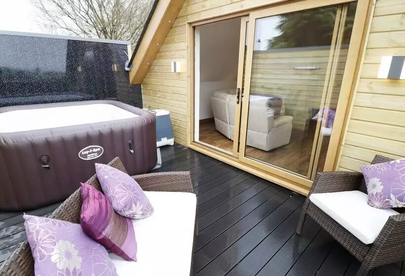 Northlands Country Cottage With Hot Tub