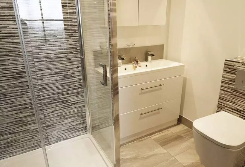 Northlands Country Cottage With Hot Tub