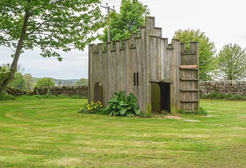 2 Primitive Mews