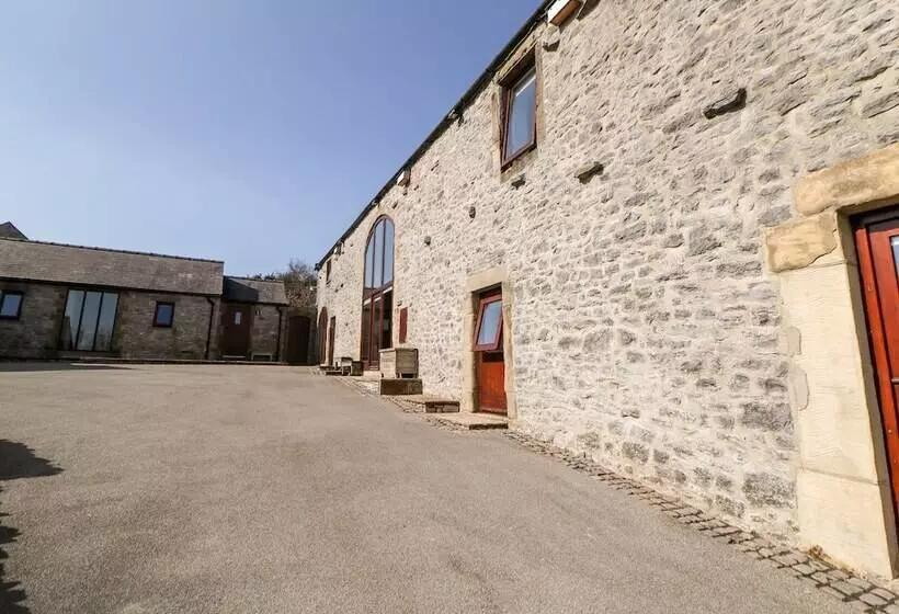 Broadway Barn