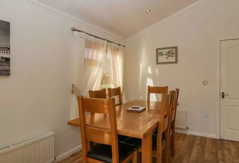 Harvester Lodge