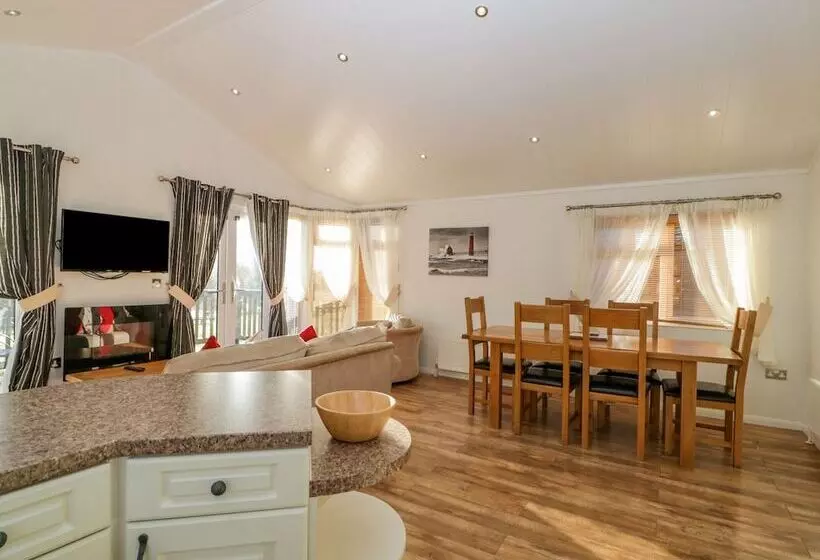 Harvester Lodge
