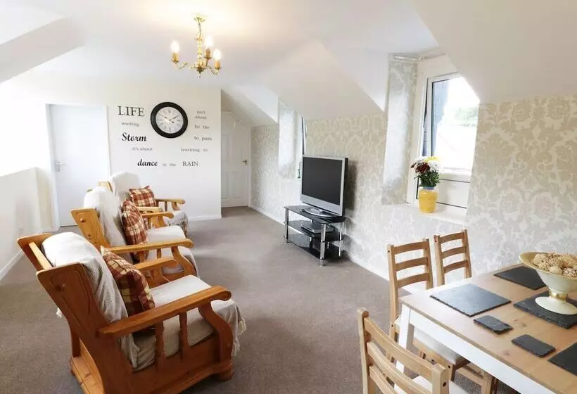Station Apartment