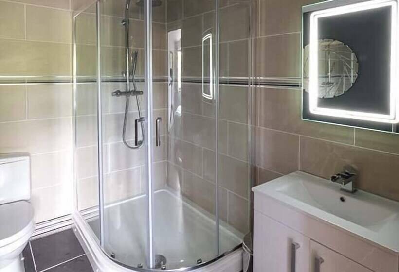 The Lodge, Lower Trefedw