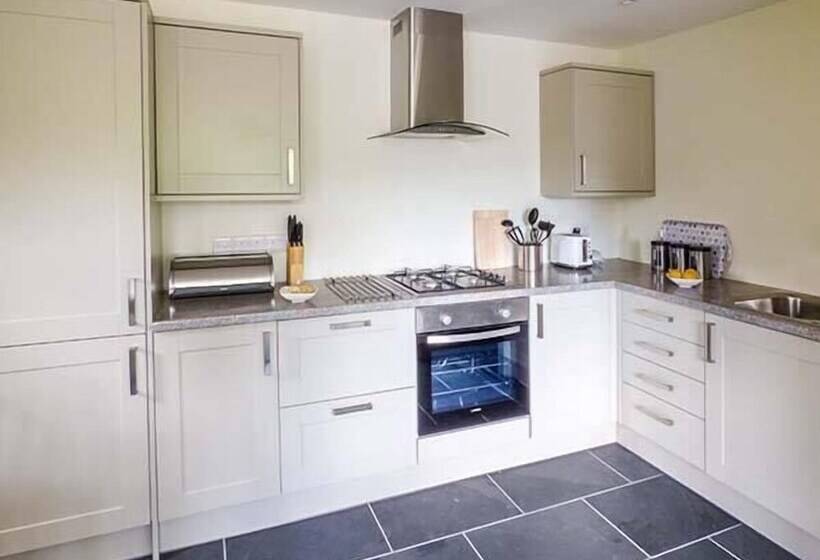 The Lodge, Lower Trefedw