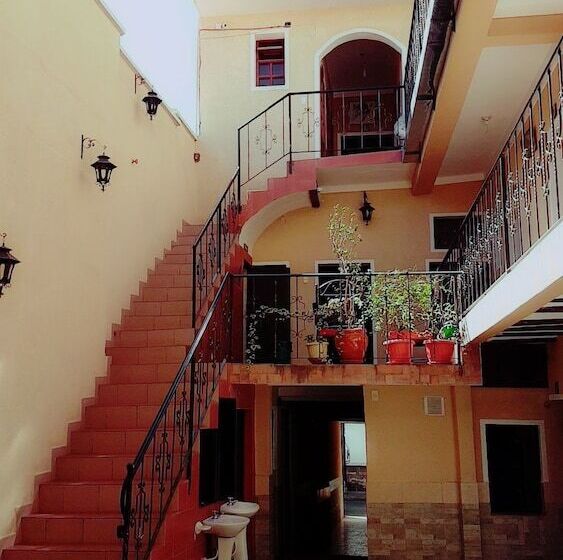 Alojamiento El Turista   Hostel