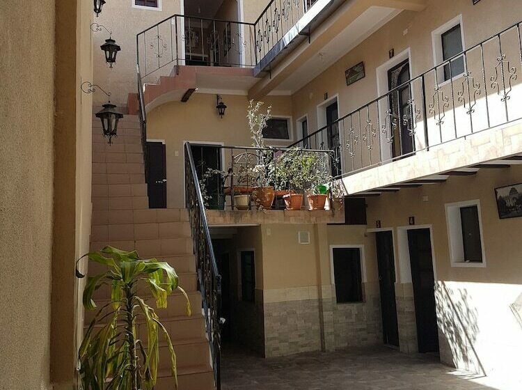 Alojamiento El Turista   Hostel