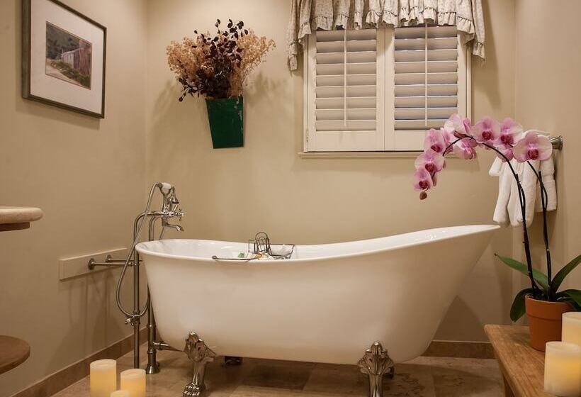 Bed and Breakfast Carmel Country Inn