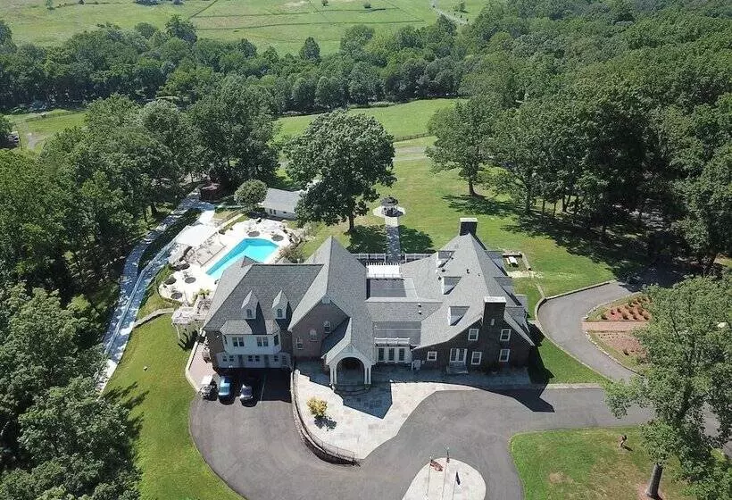 ベッドアンドブレックファースト The Manor At Courtland Farm