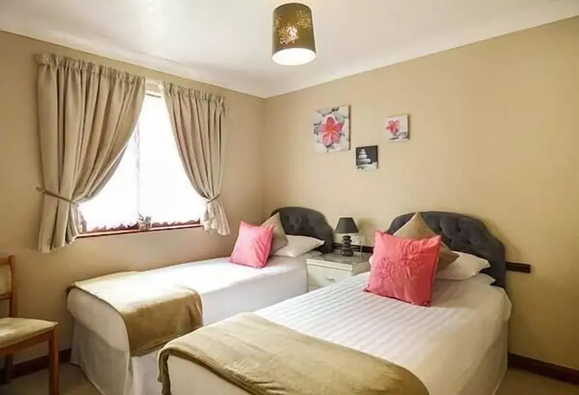 Chy Lowenna