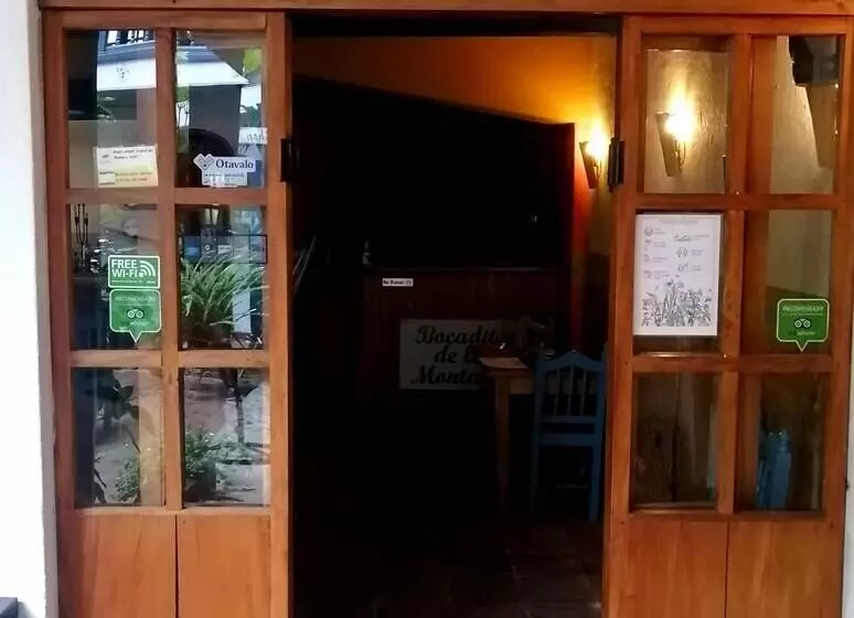 ホテル Doña Esther Otavalo