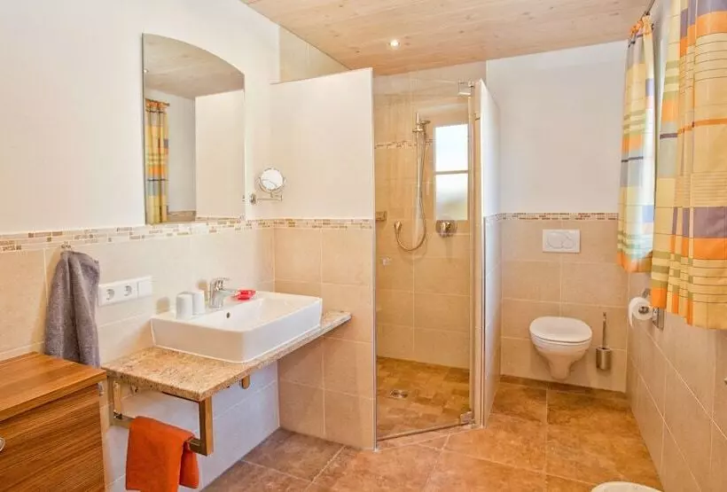 Hotelli Ferienwohnungen Bauregger