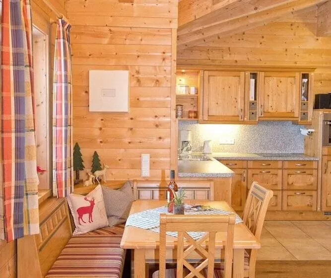 Hotelli Ferienwohnungen Bauregger