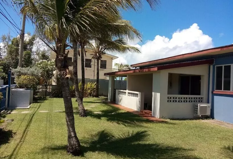 هتل Mike S Holiday Apartments