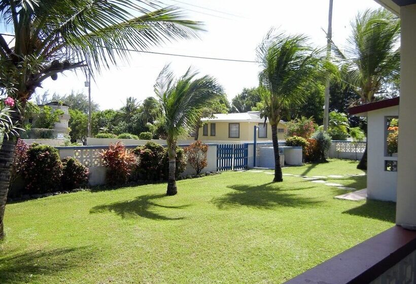 هتل Mike S Holiday Apartments