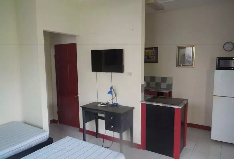 هتل Mike S Holiday Apartments