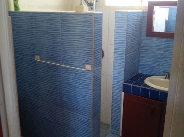 هتل Mike S Holiday Apartments