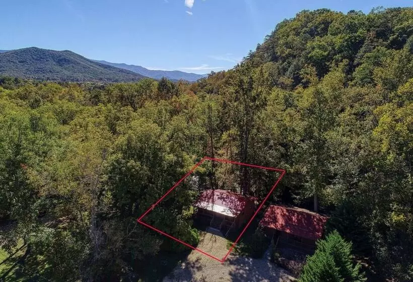 Wandering Creek   2 Bedrooms, 1 Baths, Sleeps 6 Cabin By Redawning