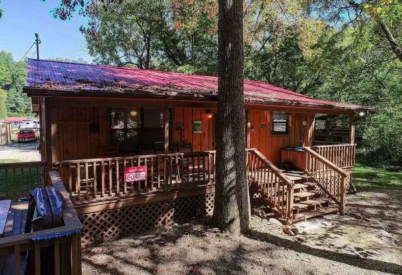 Wandering Creek   2 Bedrooms, 1 Baths, Sleeps 6 Cabin By Redawning