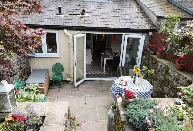 Buttercup Cottage