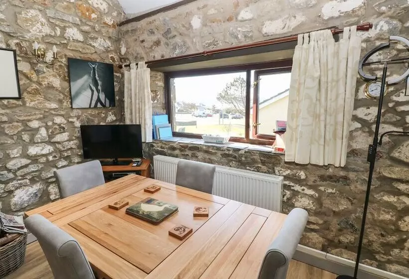 Corner Cottage