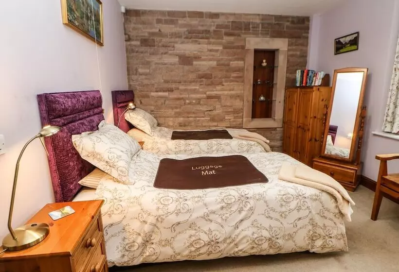 Holly Lodge