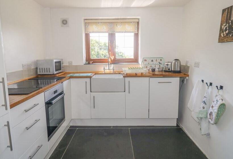 Lower West Curry Cottage