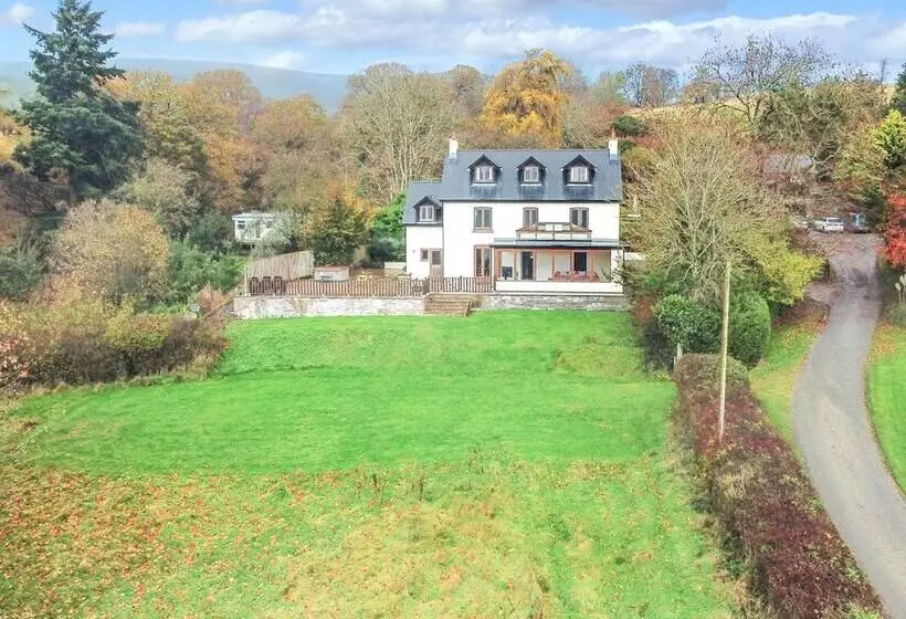 Oakwood House