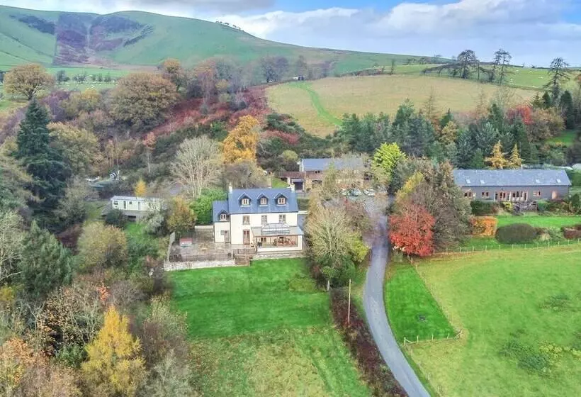 Oakwood House