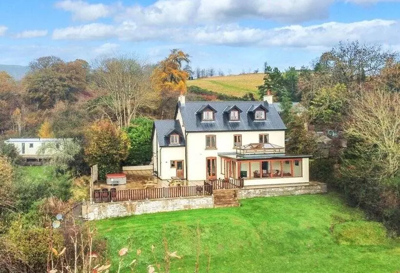 Oakwood House