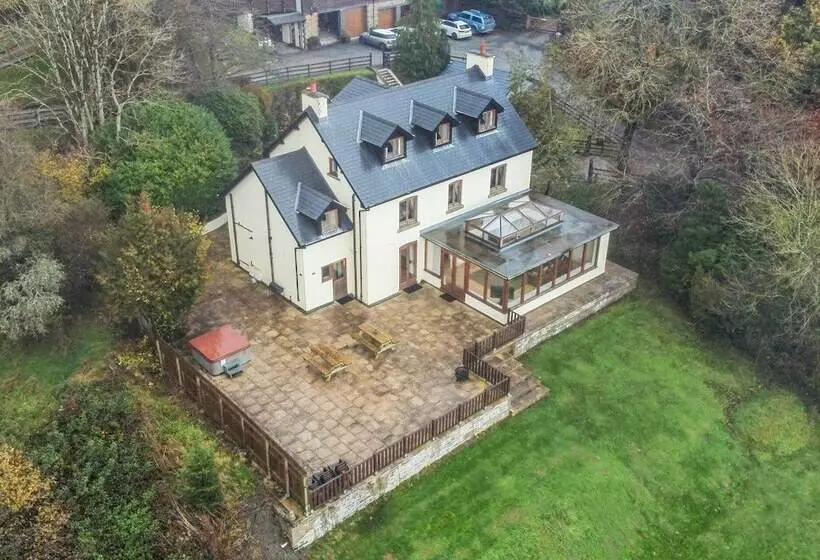 Oakwood House