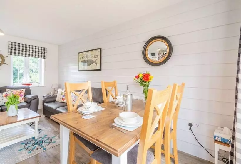 Lilipad Cottage