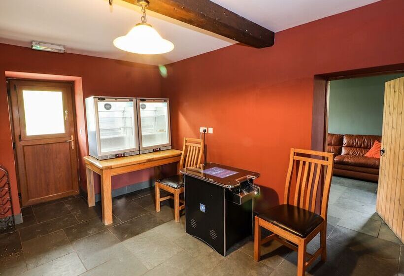 Maestyddyn Farm House