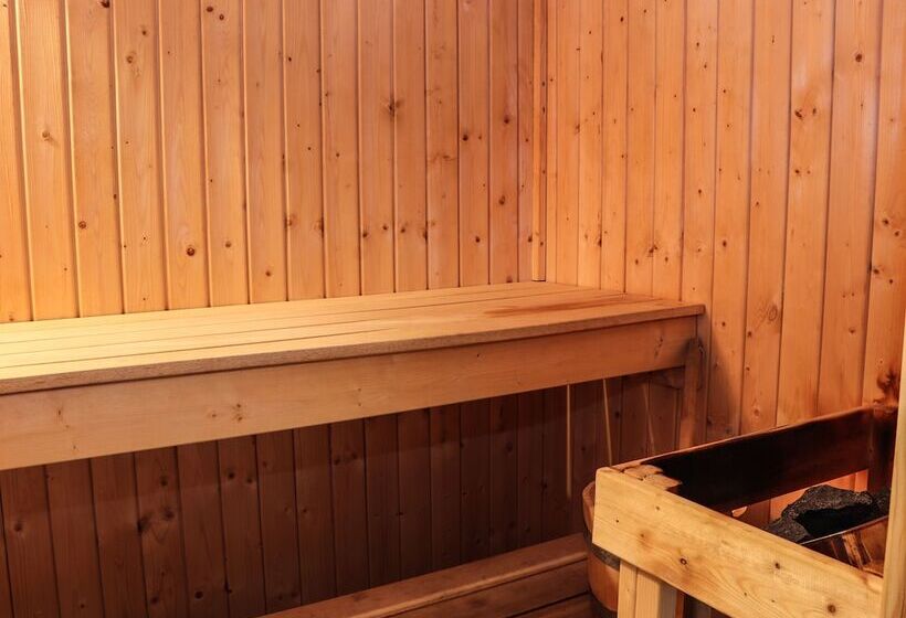 Maestyddyn Farm House