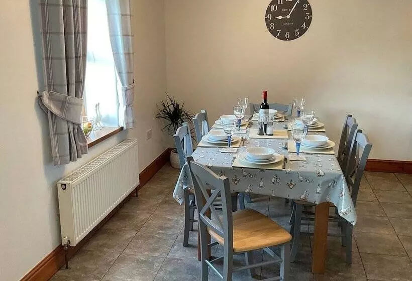 Tangaer Cottage