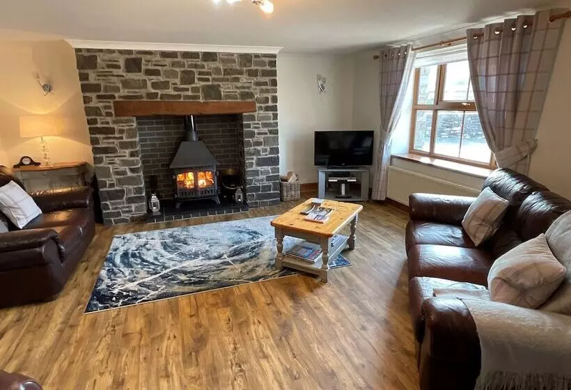 Tangaer Cottage